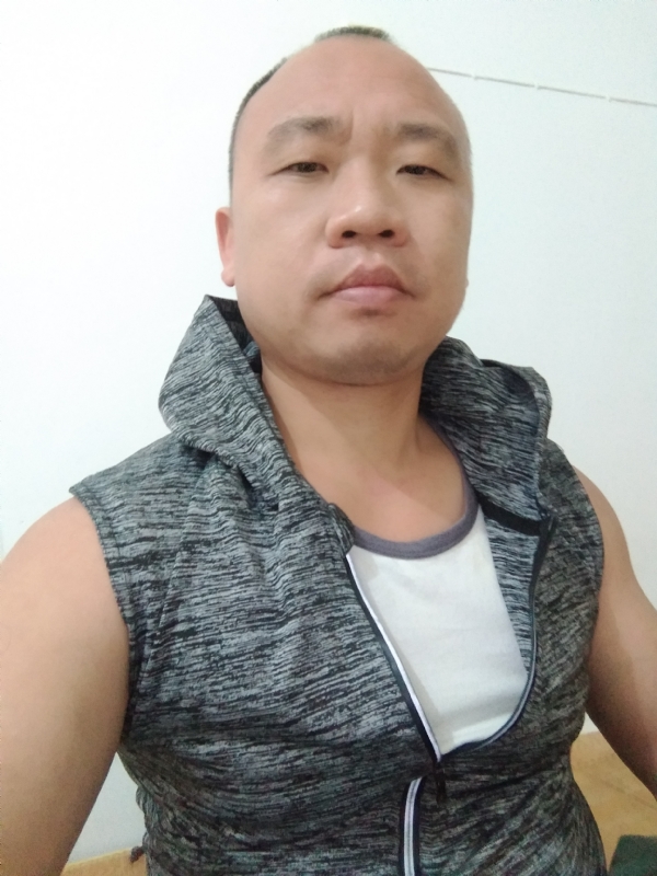 whm的第二张照片--海峡交友网