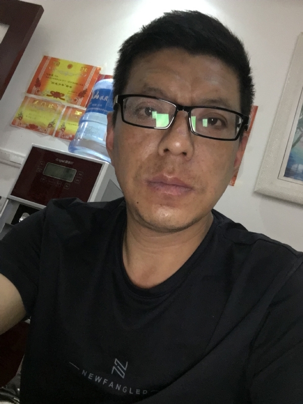 牵手的第三张照片--海峡交友网