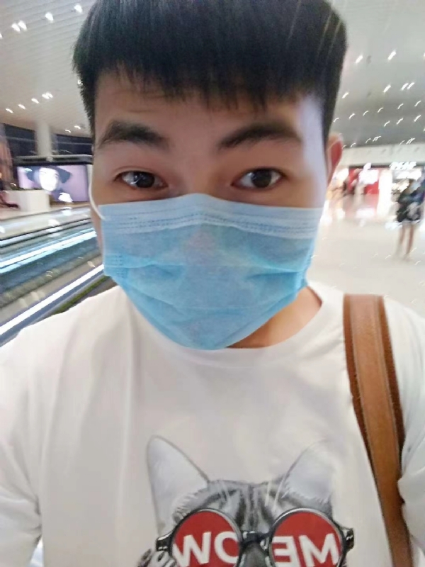 咔咔一顿的第一张照片--海峡交友网