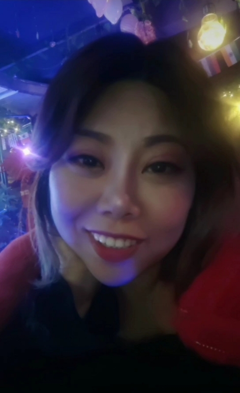 收快递的费仙女的第一张照片--海峡交友网