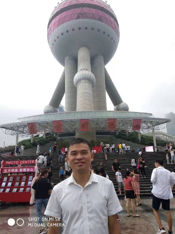 小猫吃老鼠的第一张照片--海峡交友网