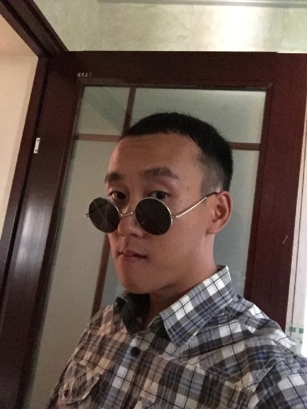 悲喜的第一张照片--海峡交友网
