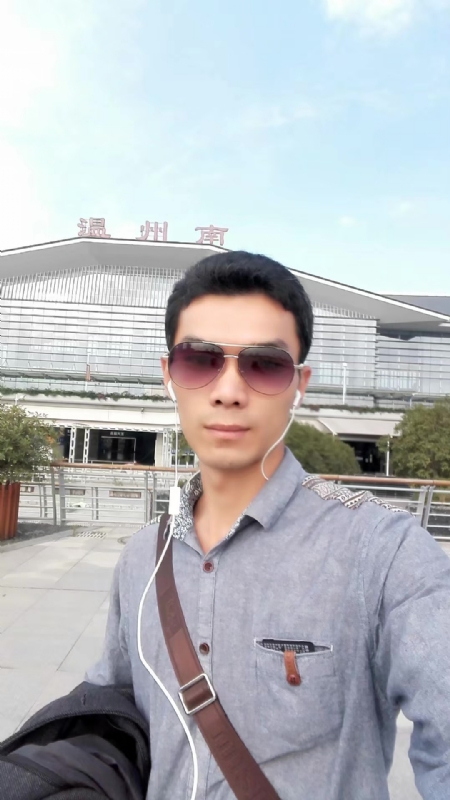 错把真心喂了狗的第三张照片--海峡交友网