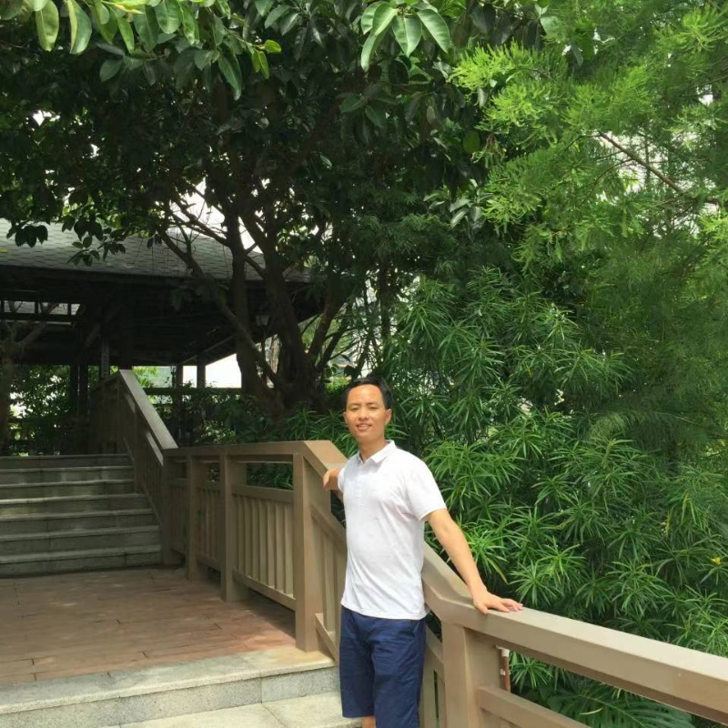 教书育人的第一张照片--海峡交友网