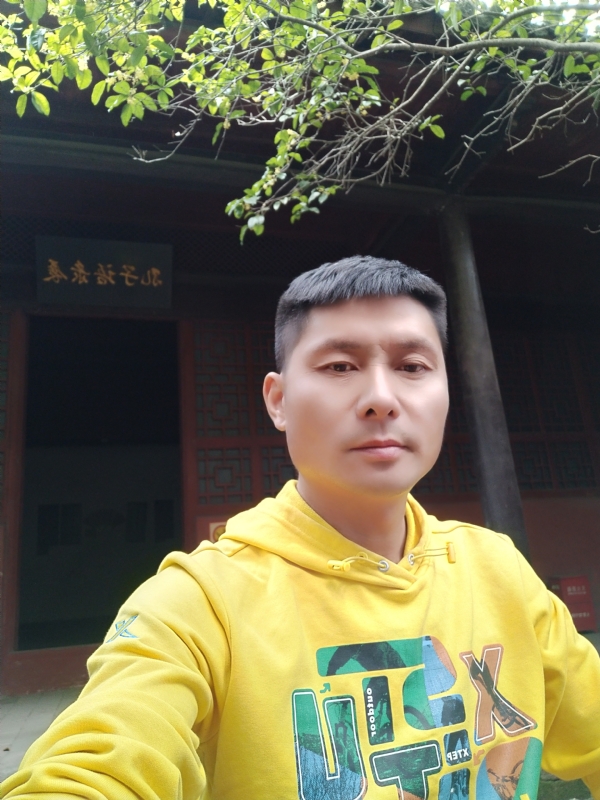 义字当头的第一张照片--海峡交友网