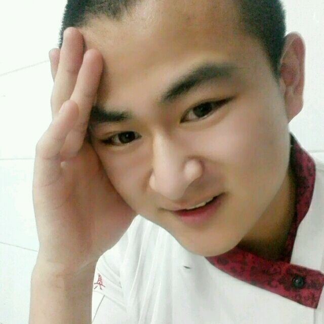 人潮拥挤的第一张照片--海峡交友网