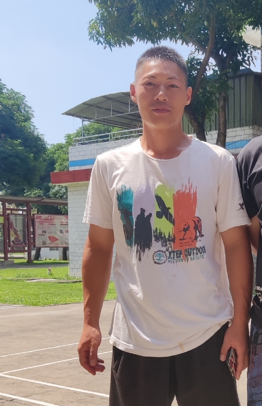 孤鹰的第一张照片--海峡交友网