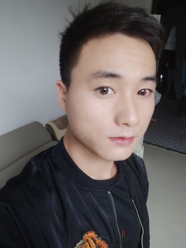 何凡的第三张照片--海峡交友网