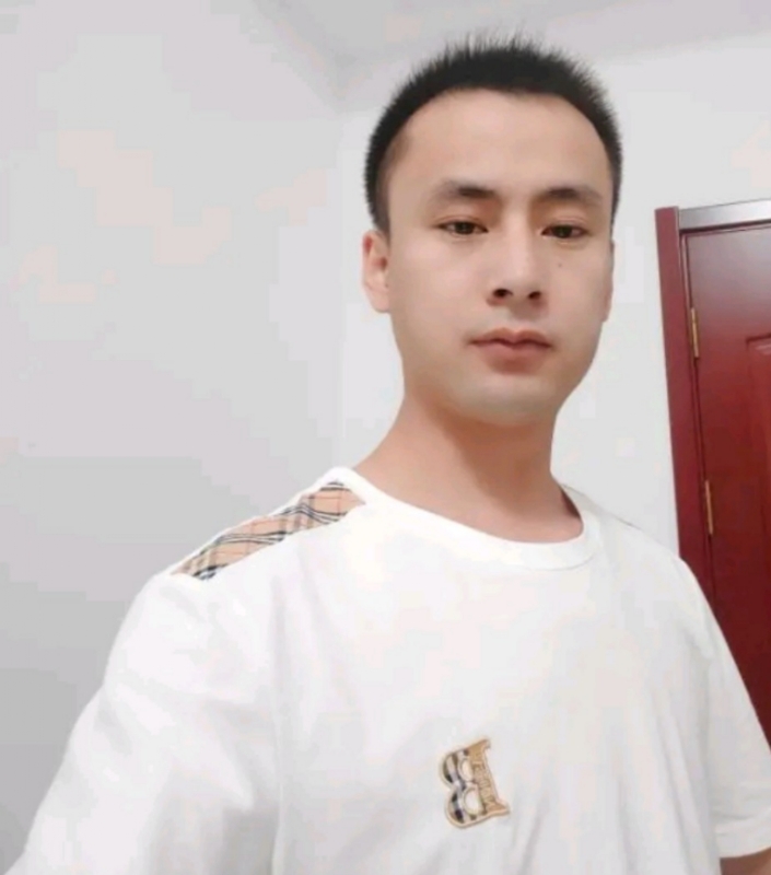 海阔天空的第一张照片--海峡交友网