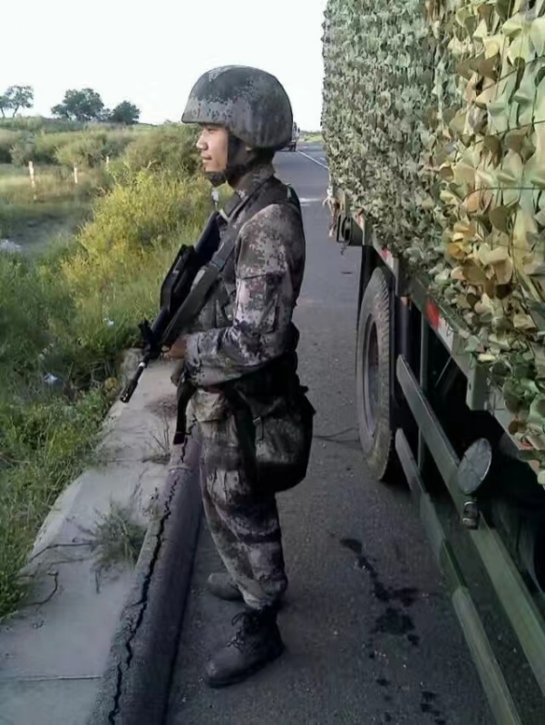 搬砖中的第一张照片--海峡交友网