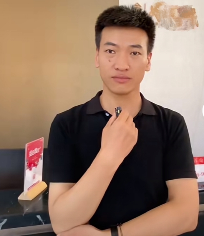 一杯梁白开的第一张照片--海峡交友网