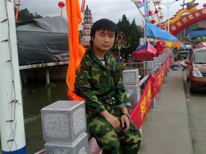 如影随形的第二张照片--海峡交友网