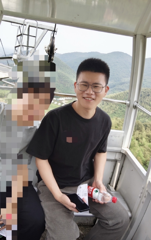 奔奔笨笨的第一张照片--海峡交友网